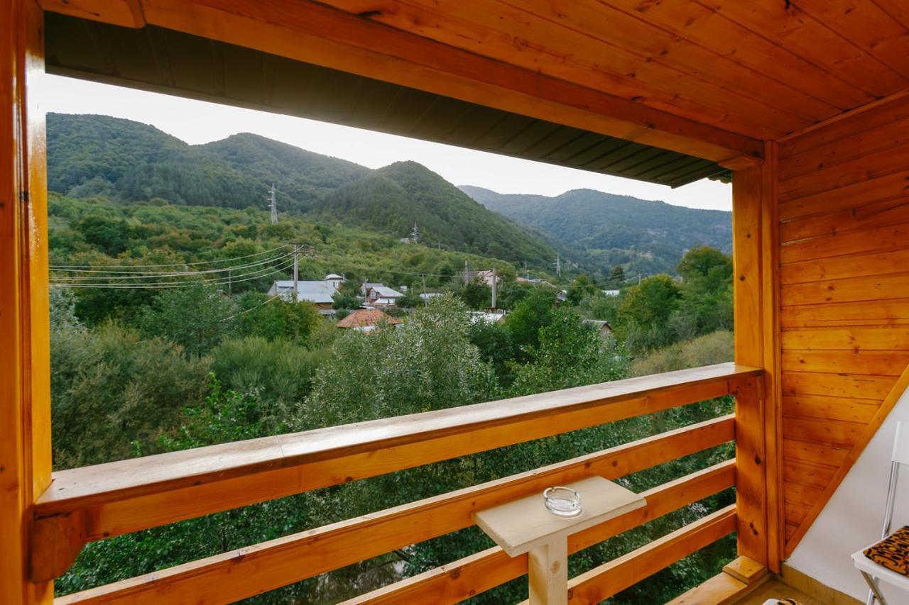 Casa Vio Guest House Nehoiu Eksteriør bilde