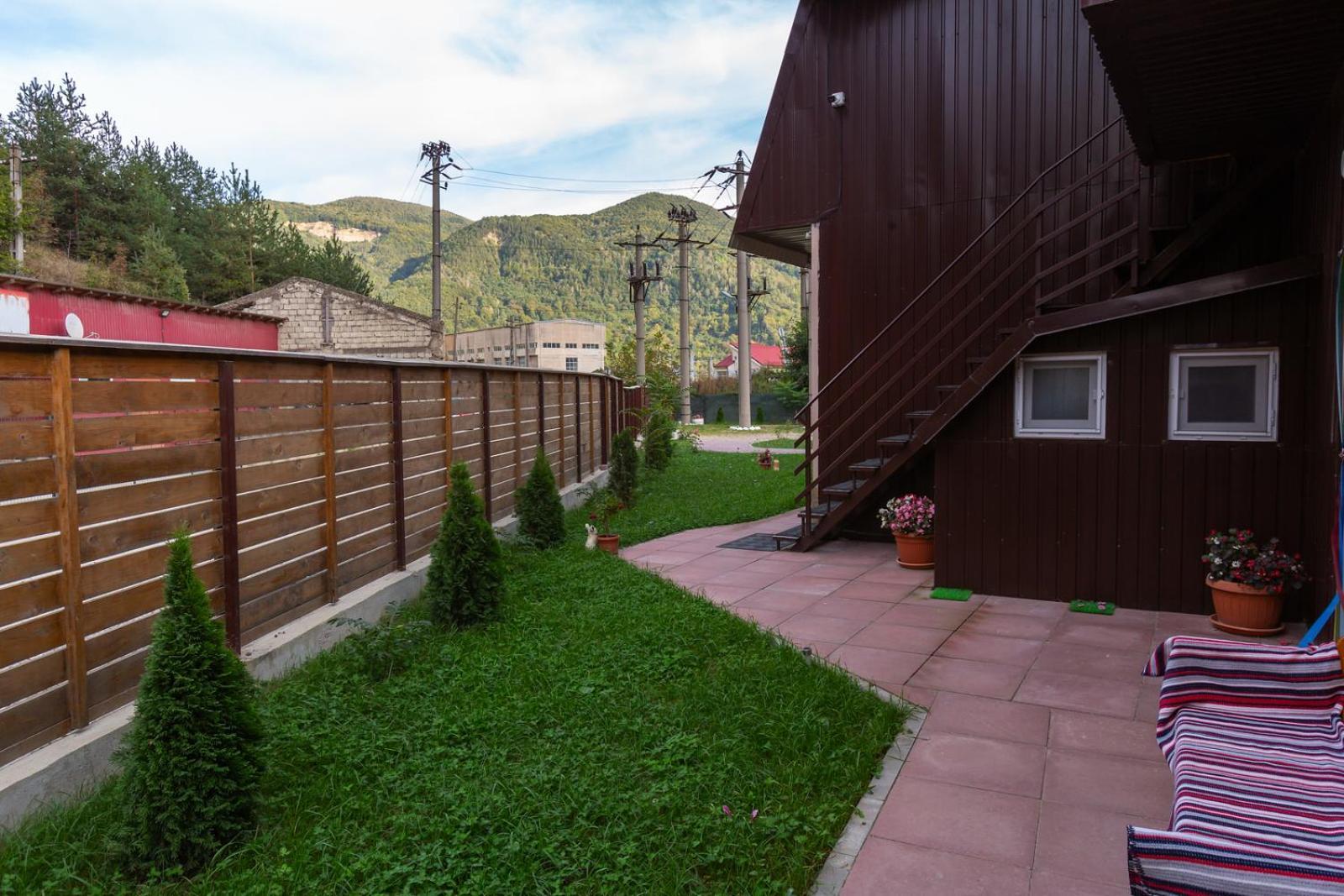 Casa Vio Guest House Nehoiu Eksteriør bilde