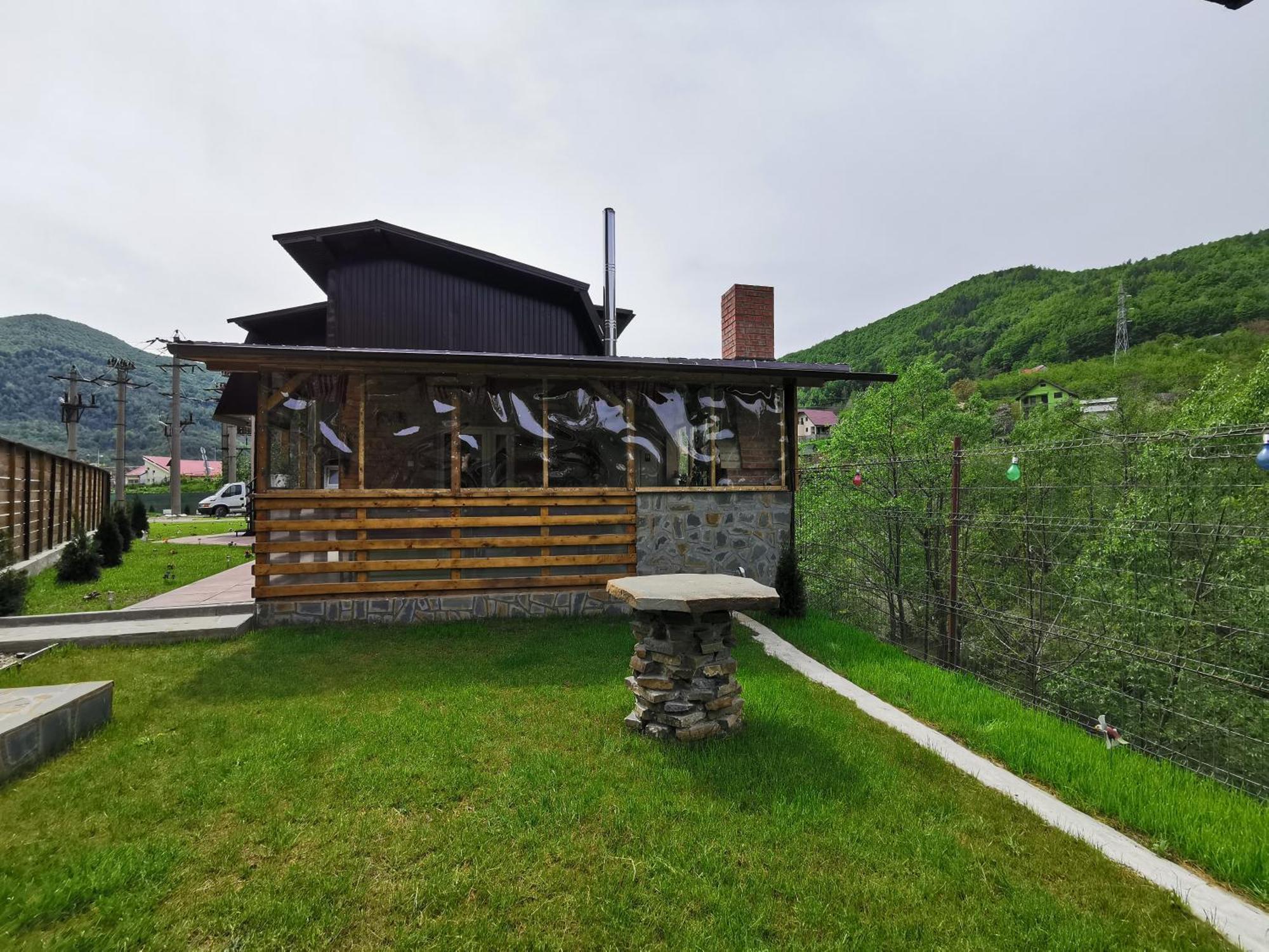 Casa Vio Guest House Nehoiu Eksteriør bilde