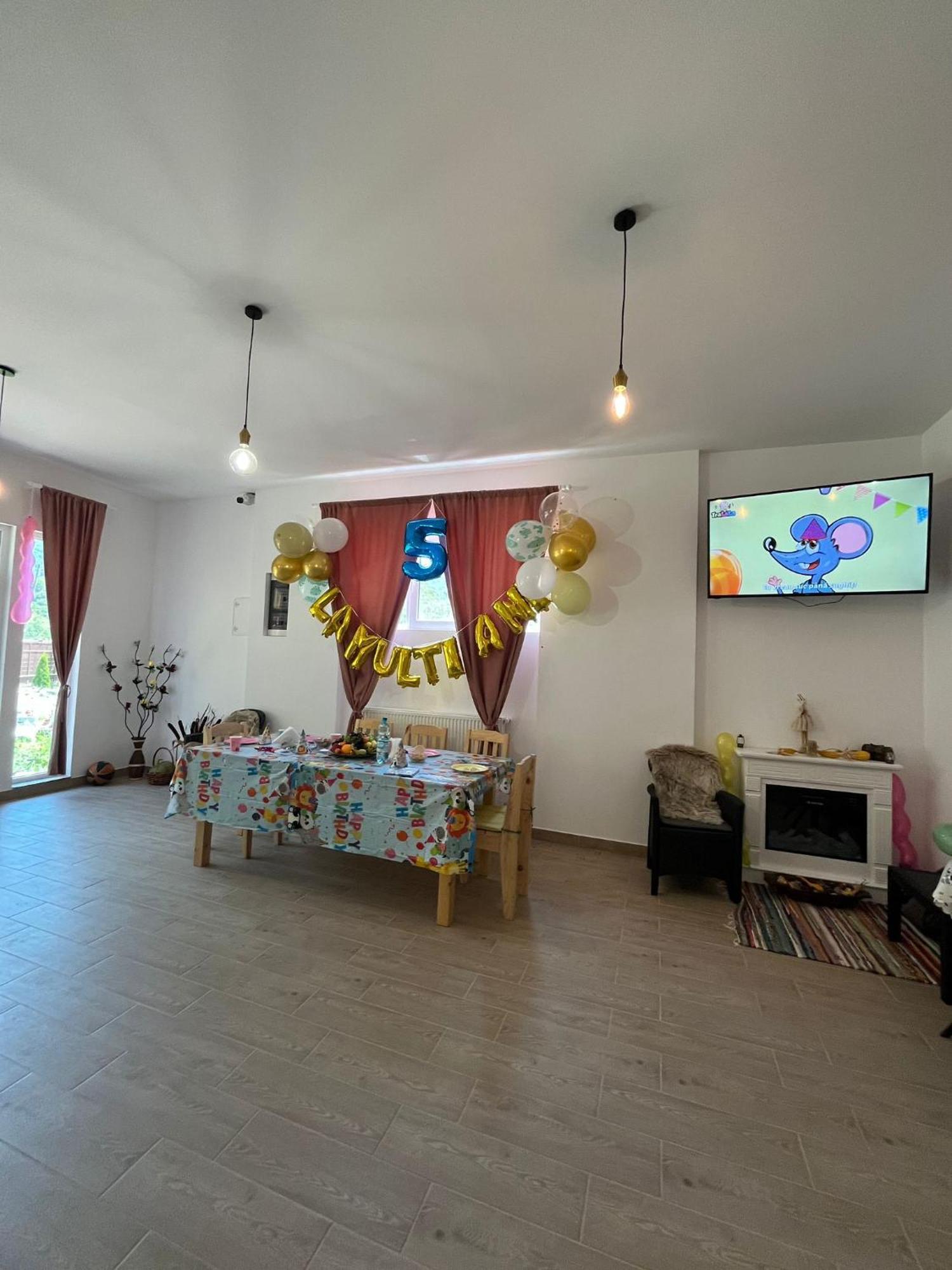 Casa Vio Guest House Nehoiu Eksteriør bilde