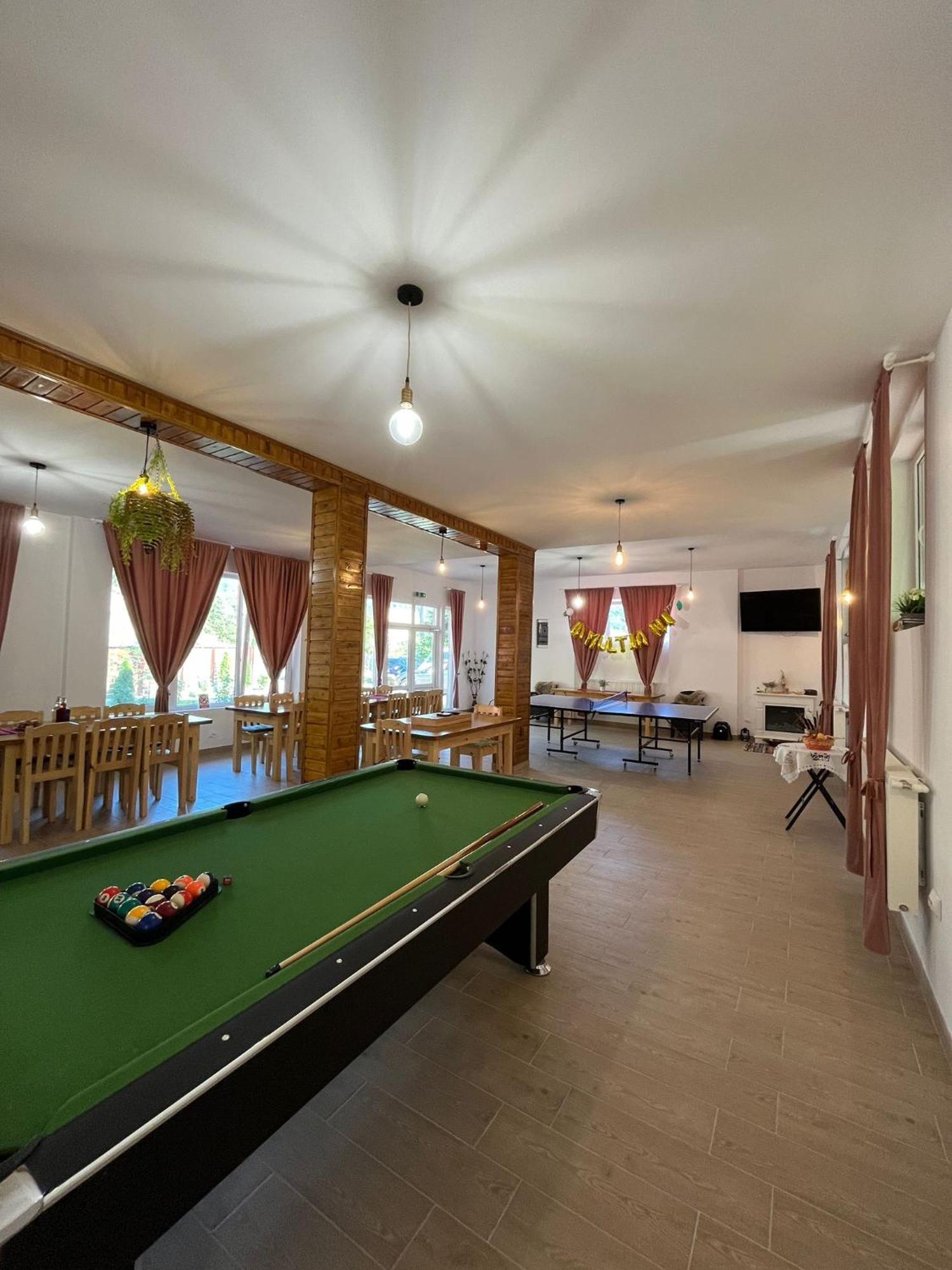 Casa Vio Guest House Nehoiu Eksteriør bilde