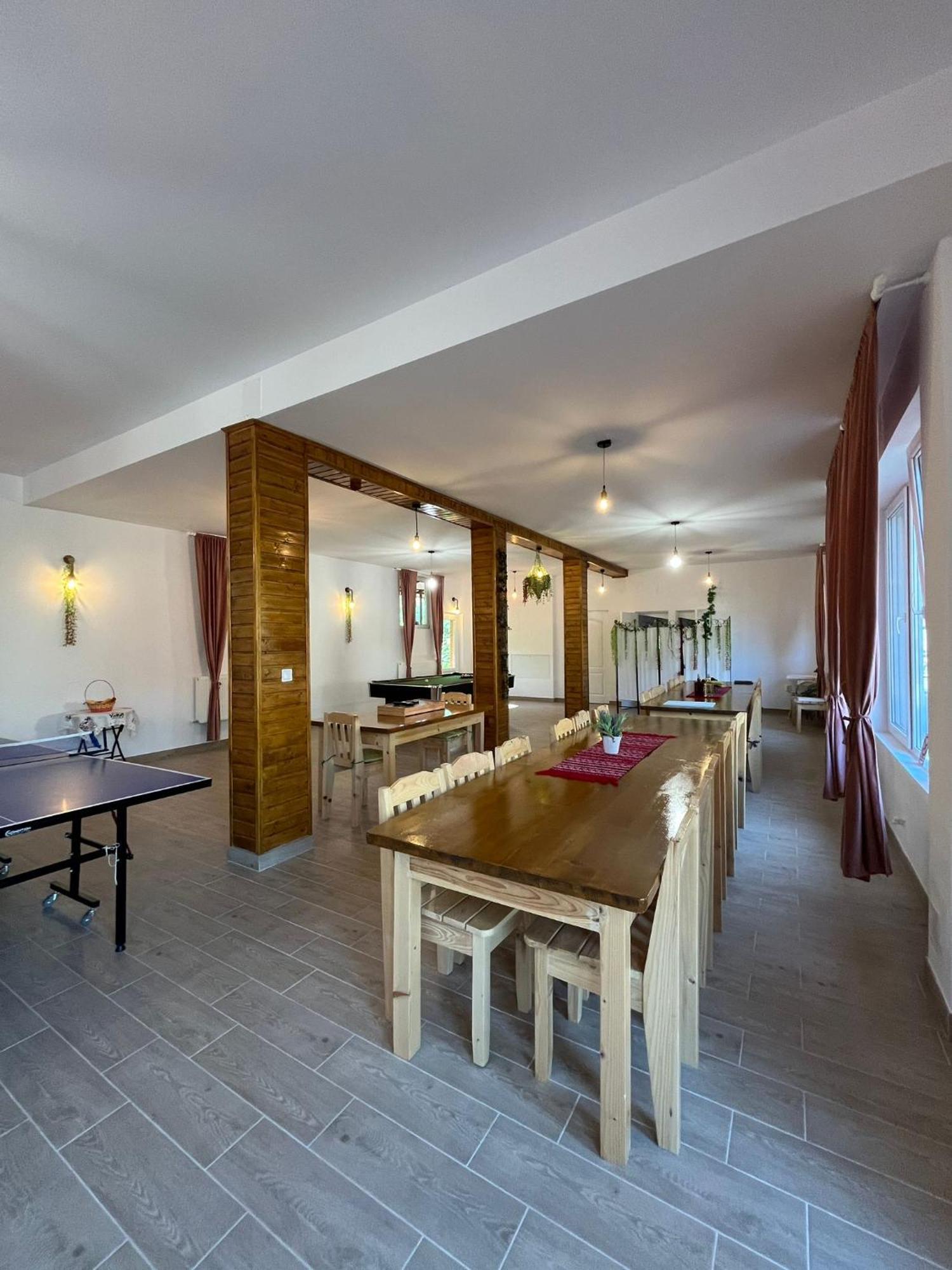 Casa Vio Guest House Nehoiu Eksteriør bilde